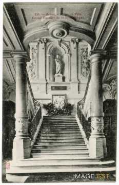 Escalier à l'hôtel de ville de Reims
